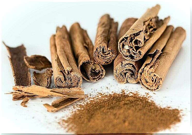 Cinnamon and cinnamon powder