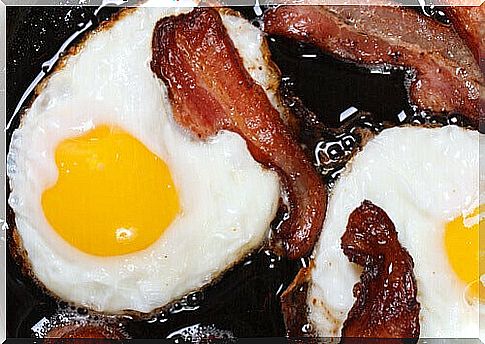 Fried egg with bacon