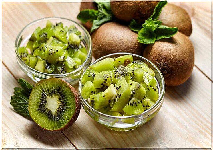 Oatmeal with kiwi is one of the recommended breakfasts when you are on a diet