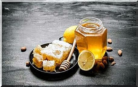 A natural remedy for the flu from honey and lemon