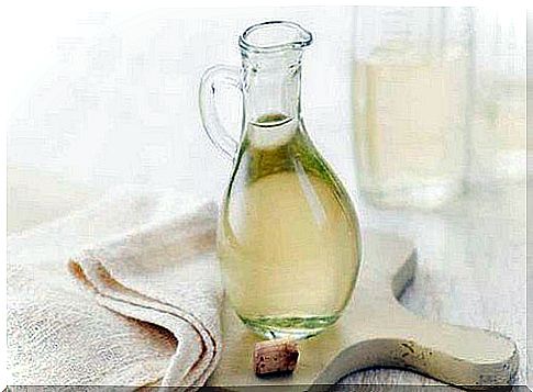 6 Useful Uses Of Distilled White Vinegar