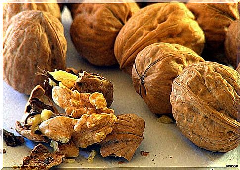 walnuts-protect-your-heart