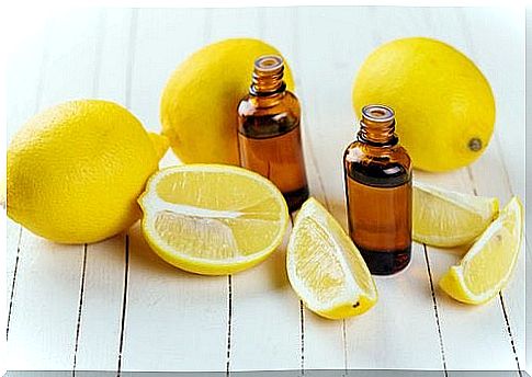 Lemon oil against dental plaque