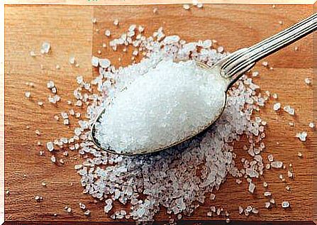 Salt to treat canker sores and mouth ulcers