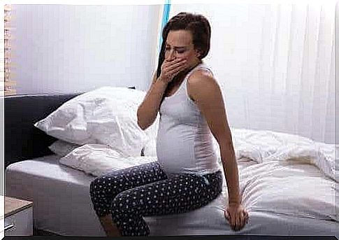 The main symptoms of pregnancy such as nausea