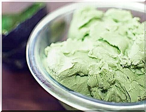 Ice cream of avocado and lemon