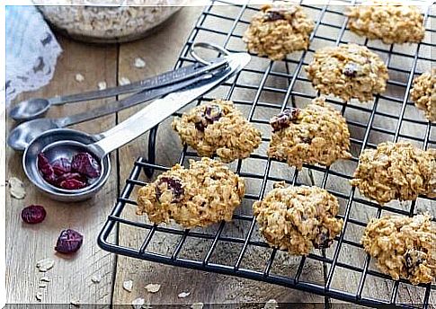 Oatmeal cookies with nuts and honey