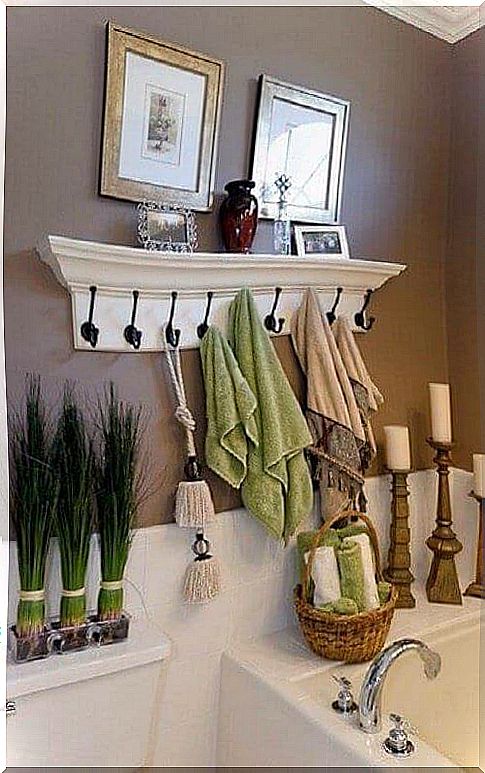 Towel rack