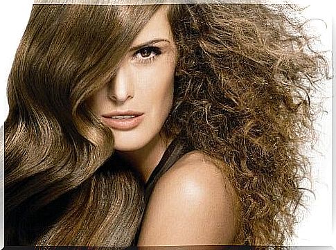 Tips to fight frizzy hair