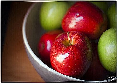 bowl with apples