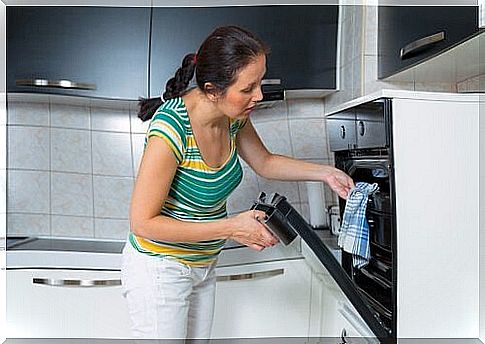 Woman who baked sweet bread herself and just took it out of the oven