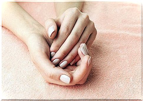 Use baking soda as a moisturizer for your hands