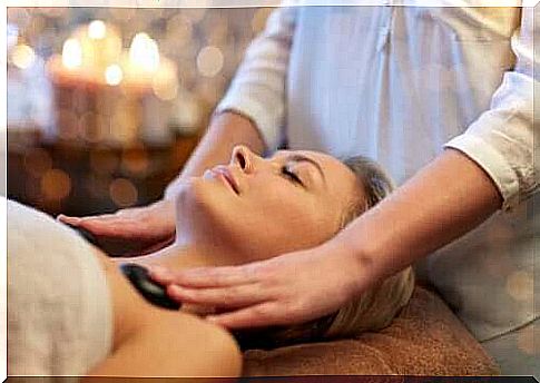 What is a hot stone massage and what are the benefits?